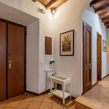 Guesthost - Pantheon Charming Apartment-3